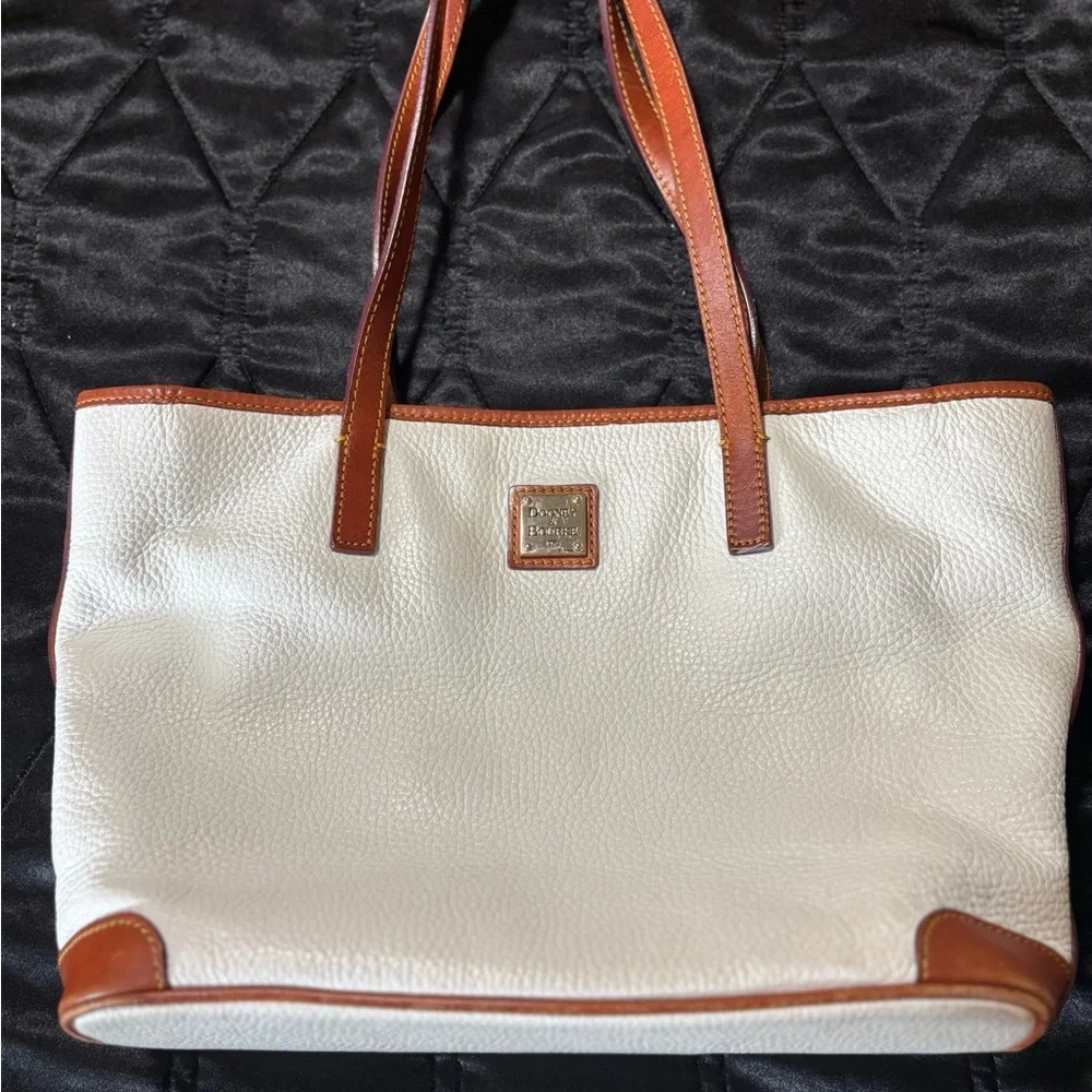 Dooney & Bourke White and Tan Tote Bag - Picture 2 of 7